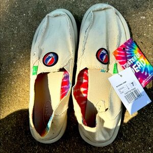 SANUK STEAL YOUR FACE GRATEFUL DEAD SLIDES
